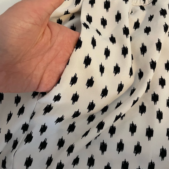 Banana Republic black and white shorts - Picture 3 of 4